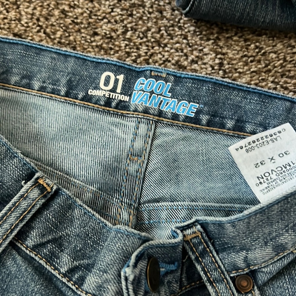 Men’s Wrangler . Bootcut . 30 X 32.